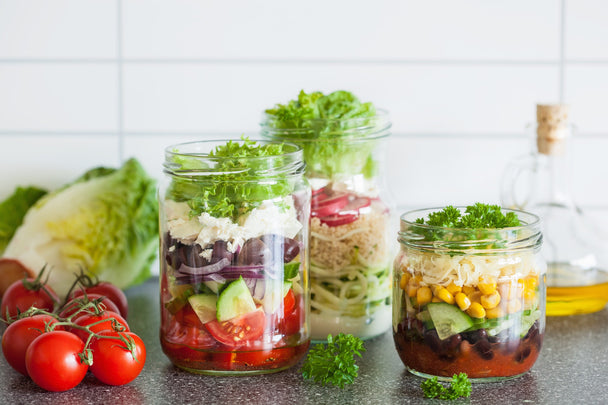 Several mason jar salads